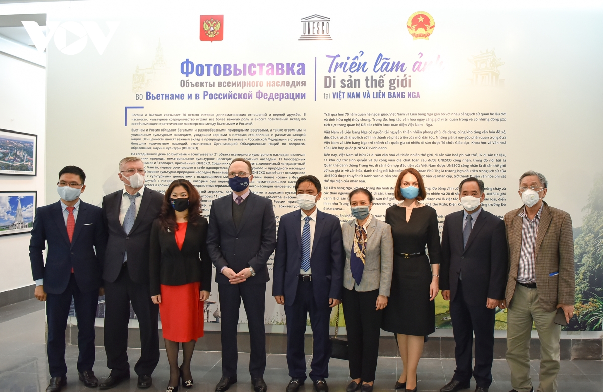Vernissage de l exposition Patrimoines mondiaux au Vietnam et en Russie